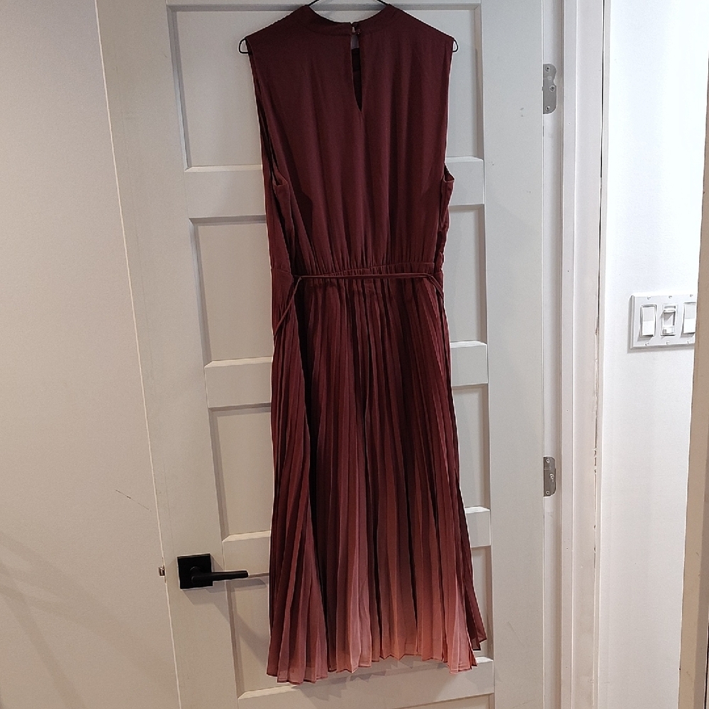 🔥2 For 39$🔥Suzy Shier Mauve and Cream Pleated Midi Dress - Picture 4 of 4